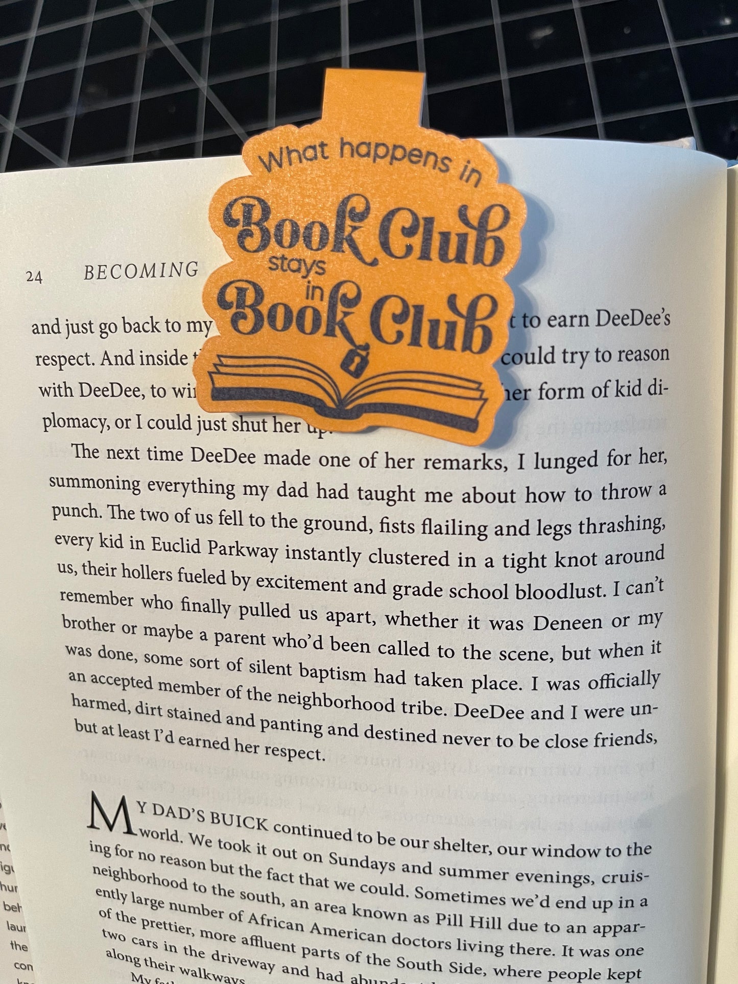 Magnetic Bookmark - What happens in the book club