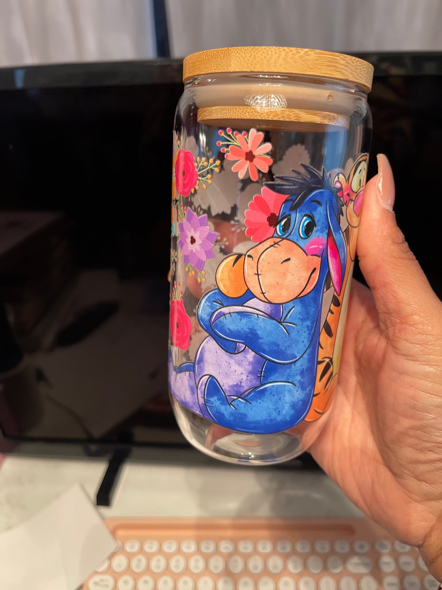 Pooh and Friends 16oz glass can